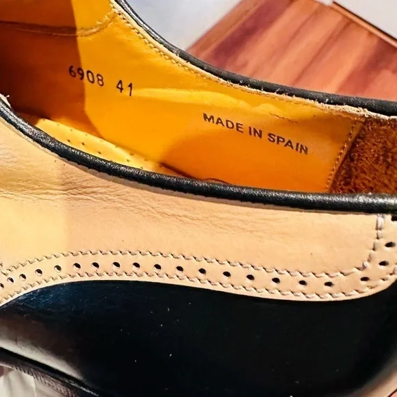 Soulier Two Tone Brogue Spectator Wingtip Oxfords. - Picture 13 of 13